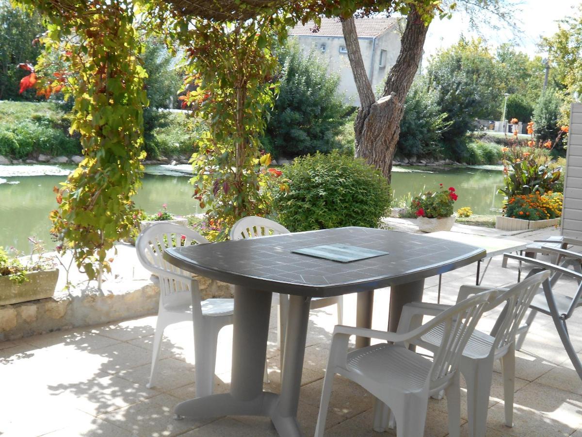 Marais Poitevin Bord Riviere Peche ,Barque, Velos, Wifi, Linge, Cheminee, Cuisine, Terrain De Boules La Taillee 외부 사진