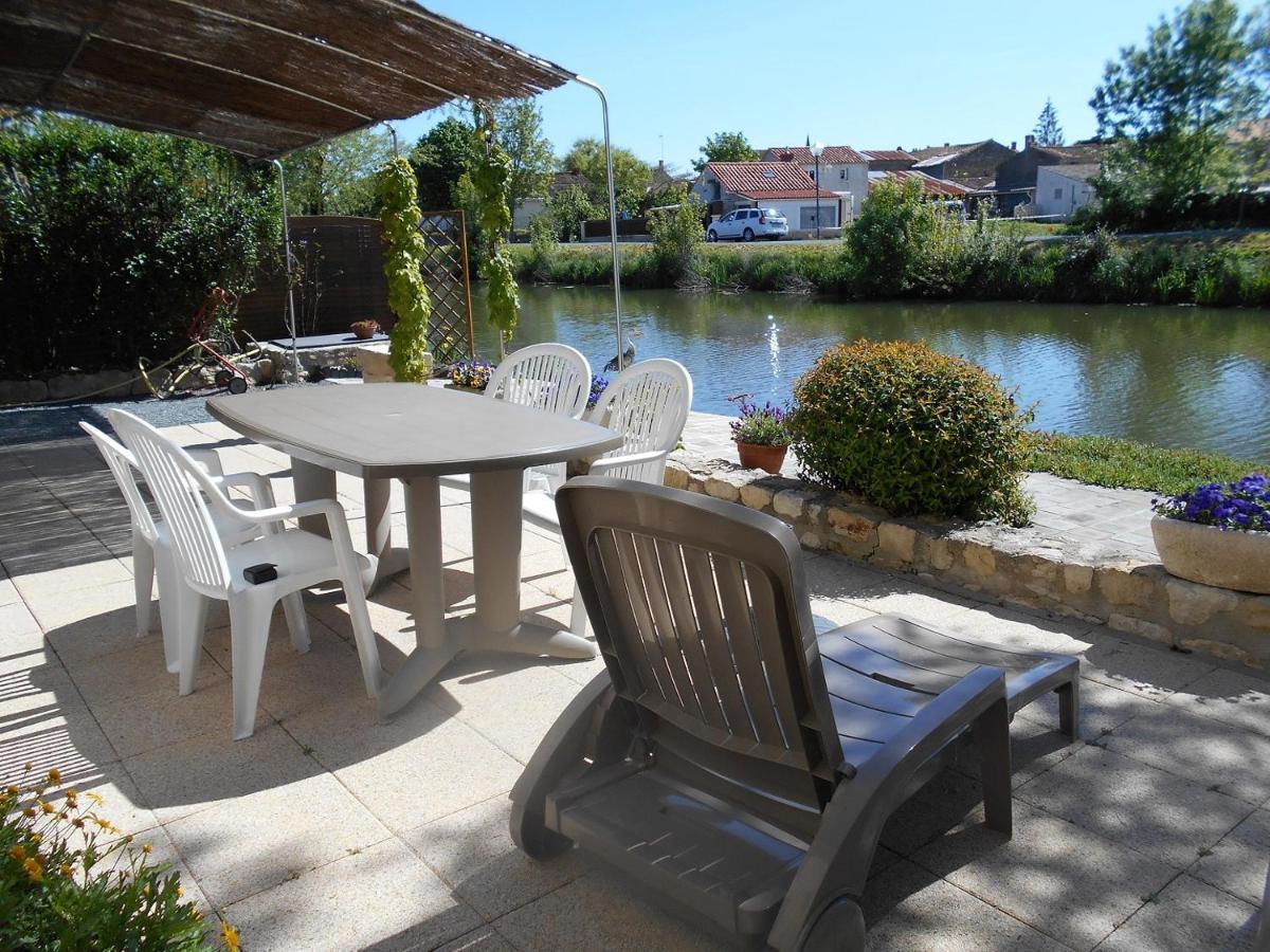Marais Poitevin Bord Riviere Peche ,Barque, Velos, Wifi, Linge, Cheminee, Cuisine, Terrain De Boules La Taillee 외부 사진