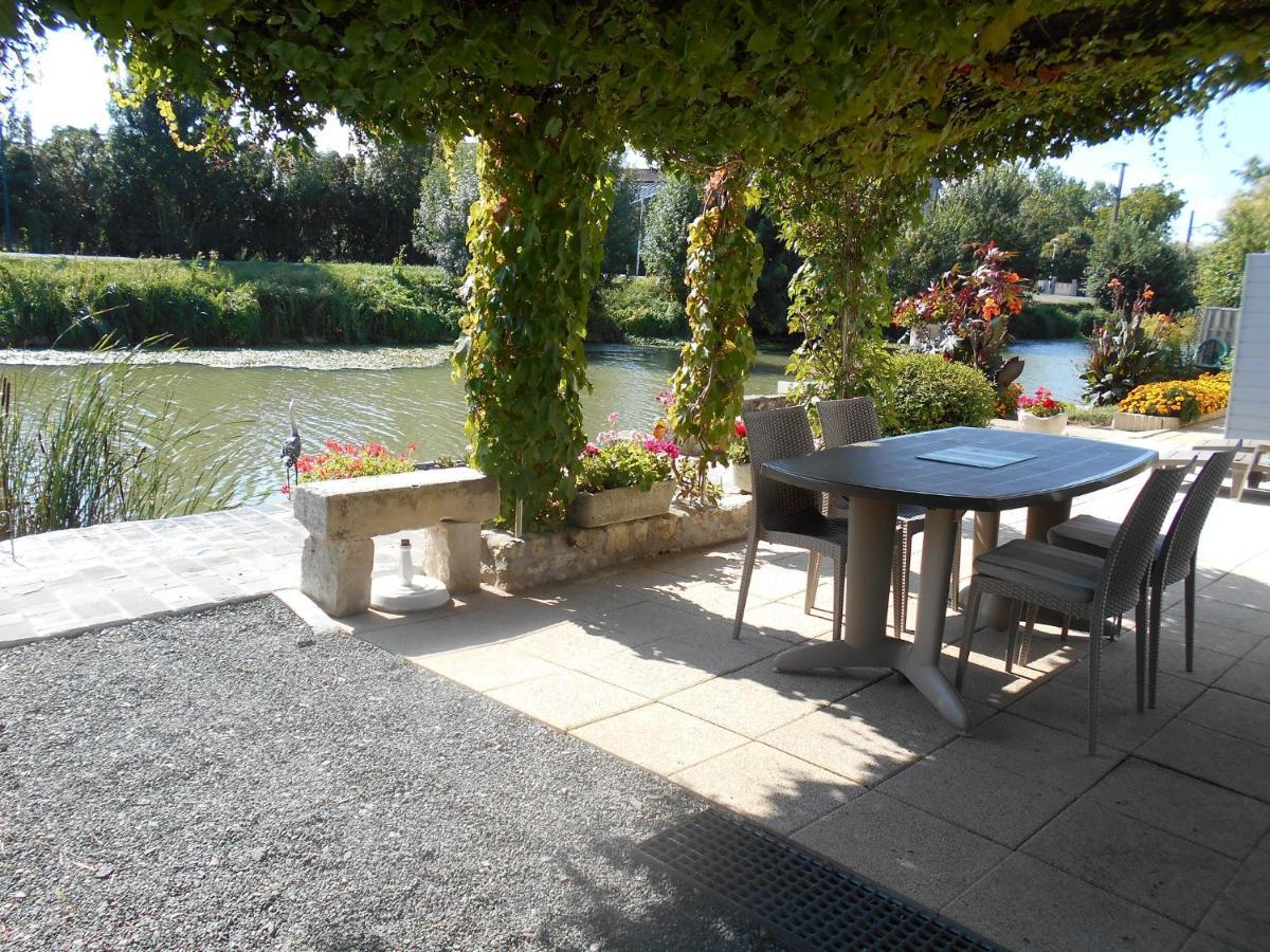 Marais Poitevin Bord Riviere Peche ,Barque, Velos, Wifi, Linge, Cheminee, Cuisine, Terrain De Boules La Taillee 외부 사진